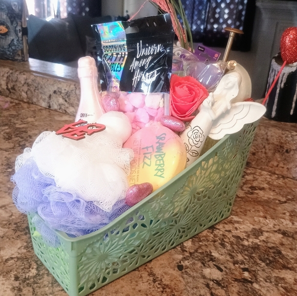 Luxurious Bath & Body Gift Set - Green Pamper Me - Picture 12 of 14